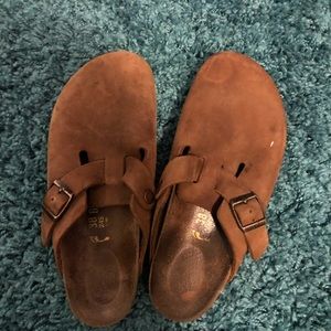 Tan suede Birkenstock’s